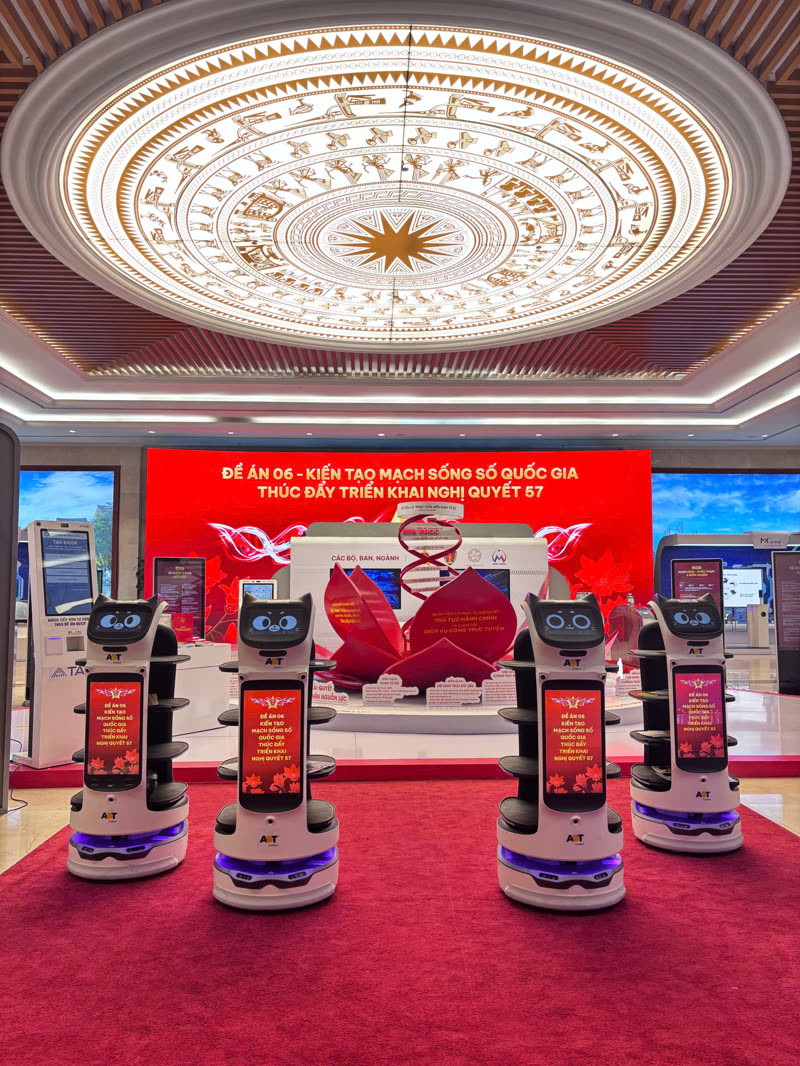 Đội hình robot tại triển lãm Đề án 06 - Văn phòng Chính phủ